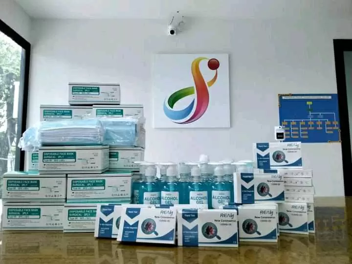 15 กรกฎาคม 2564 คุณเย็นฤดี กรรมการผู้จัดการแจกชุดตรวจ Rapid Antigen Test Kit 1 ชุด เจลแอลกอฮอล์ขนาด 450 ml และหน้ากากอนามัยบรรจุ 50 ชิ้นจำนวน 1 กล่อง ให้แก่พนักงานทุก คน ผลการตรวจ ไม่พบผู้ติดเชื้อ Covid-19